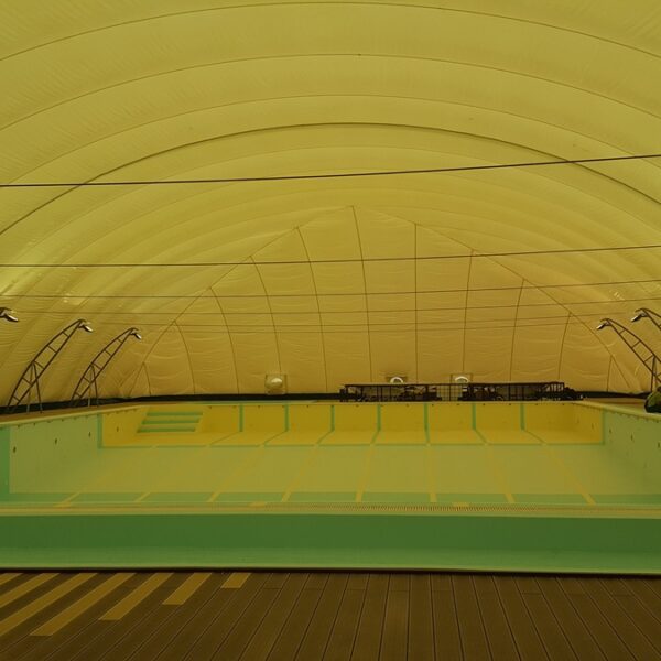 Balon comănești piscină 05